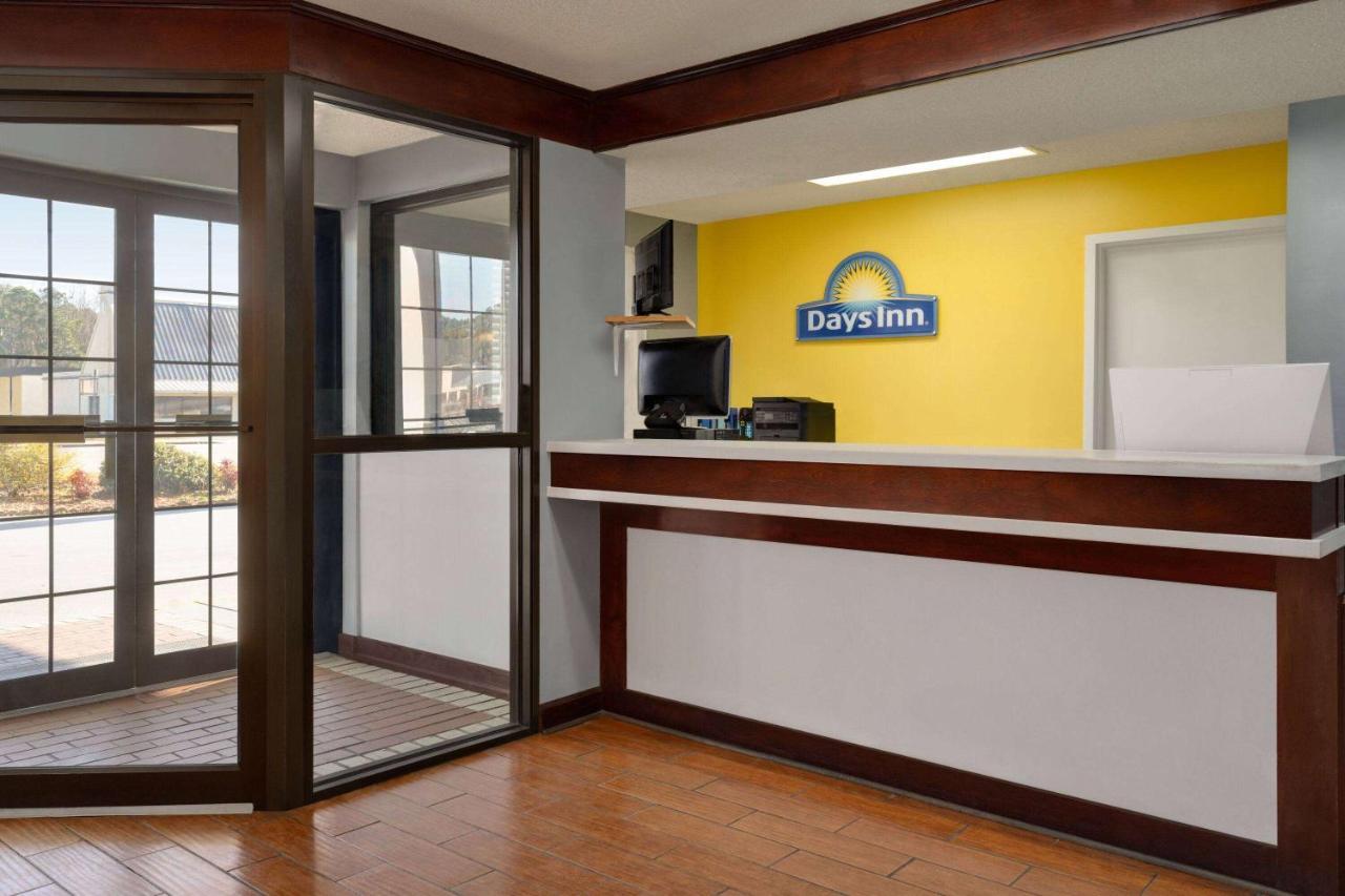 Days Inn By Wyndham Dillon Exterior photo