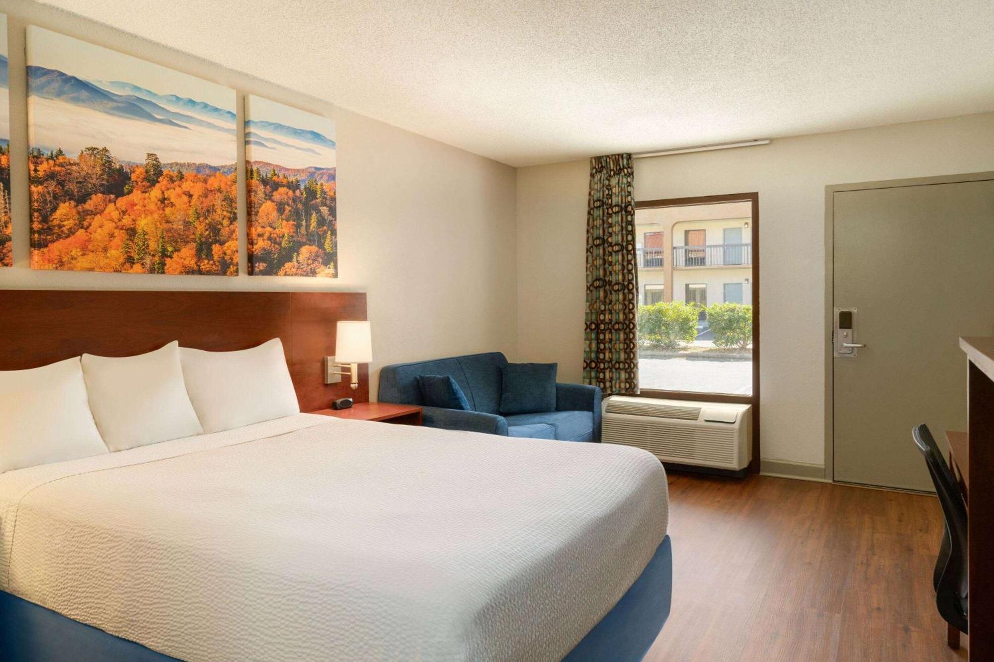 Days Inn By Wyndham Dillon Exterior photo